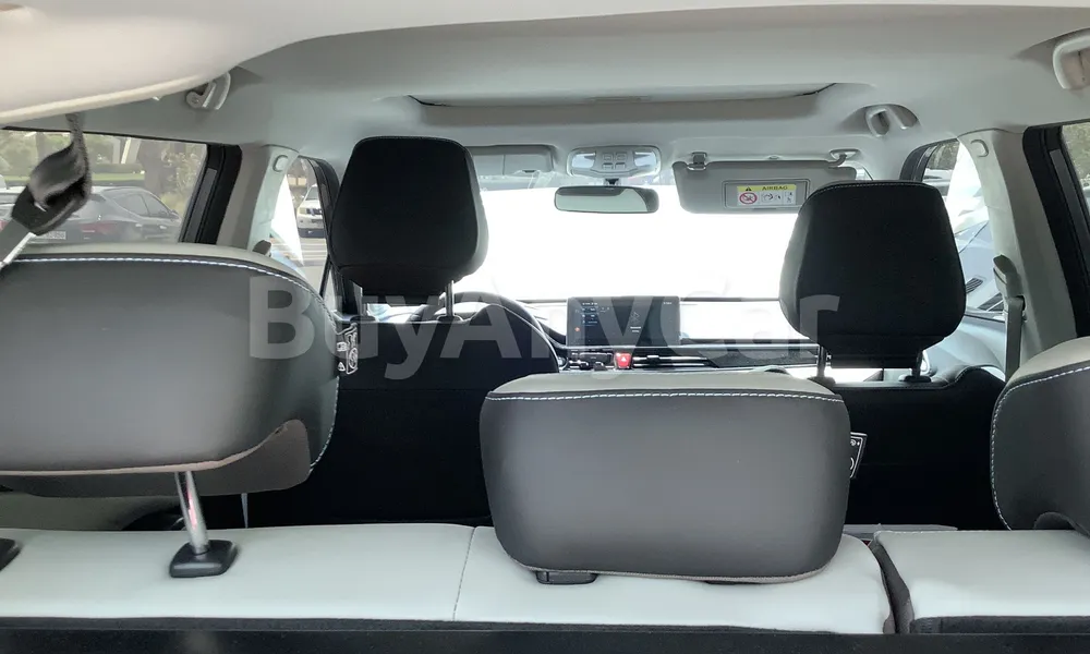 Vehicle photo 9