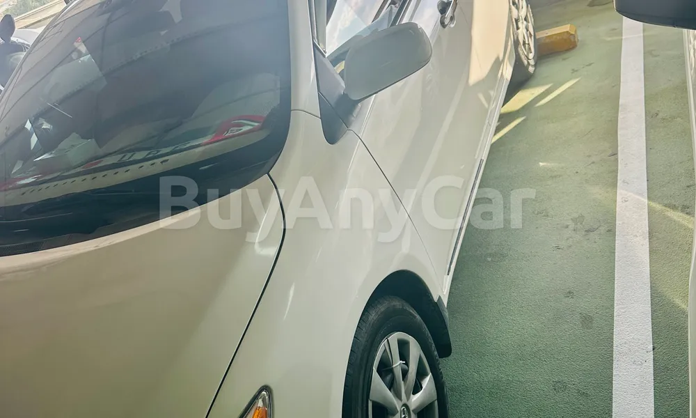 Vehicle photo 4
