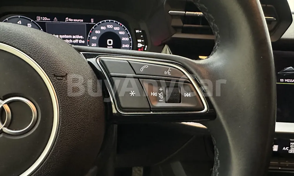 Vehicle photo 12