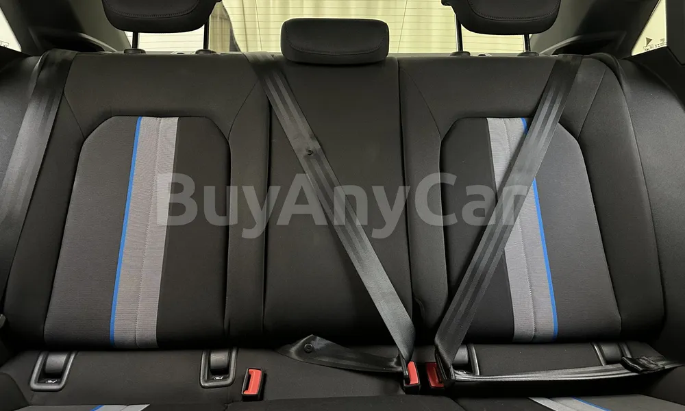 Vehicle photo 14