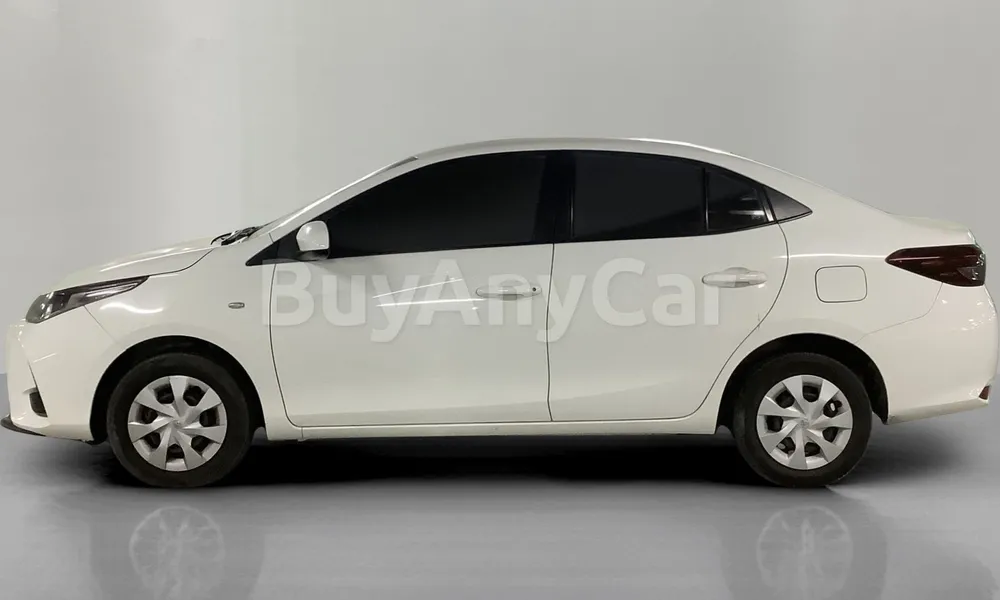 Vehicle photo 4