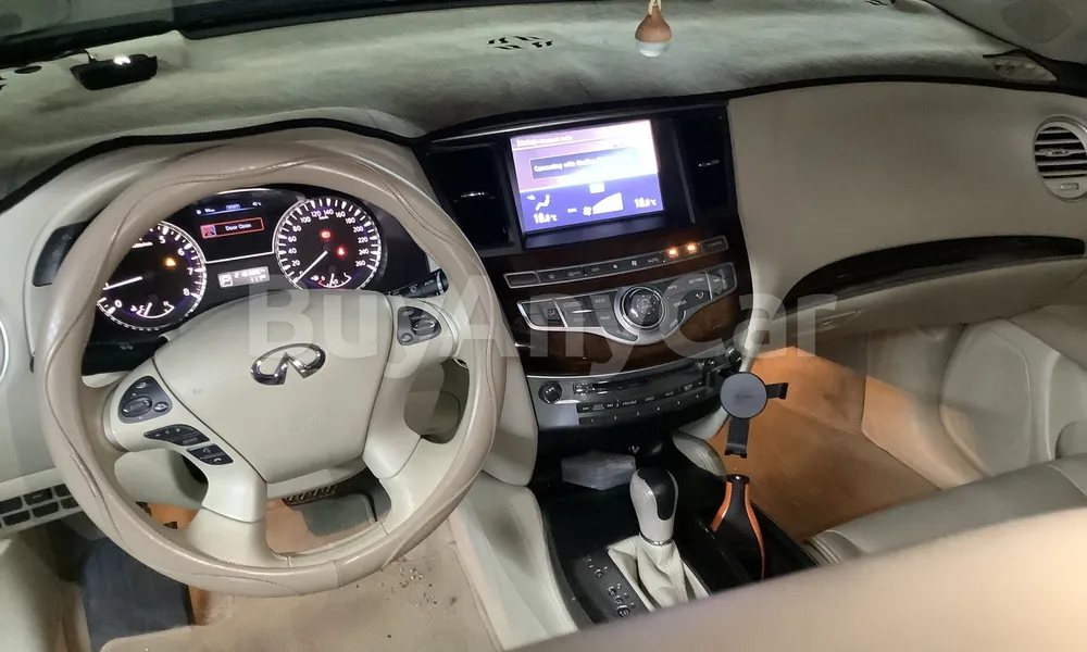 Vehicle photo 7
