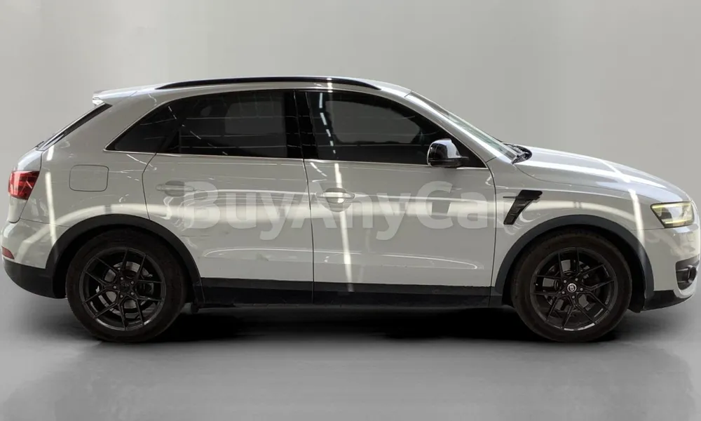 Vehicle photo 3