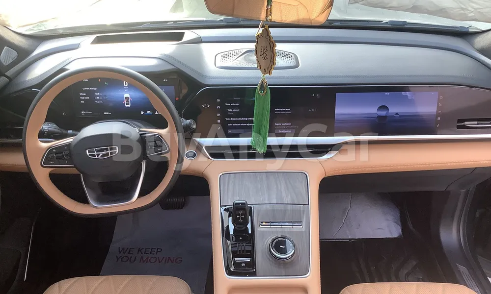 Vehicle photo 9