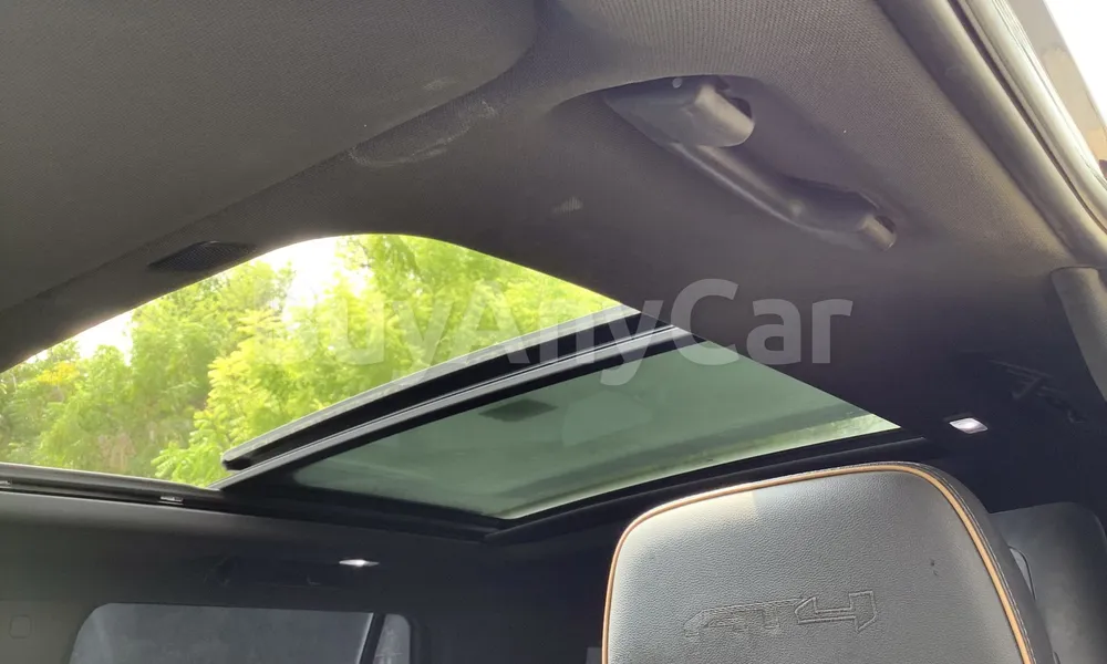 Vehicle photo 9