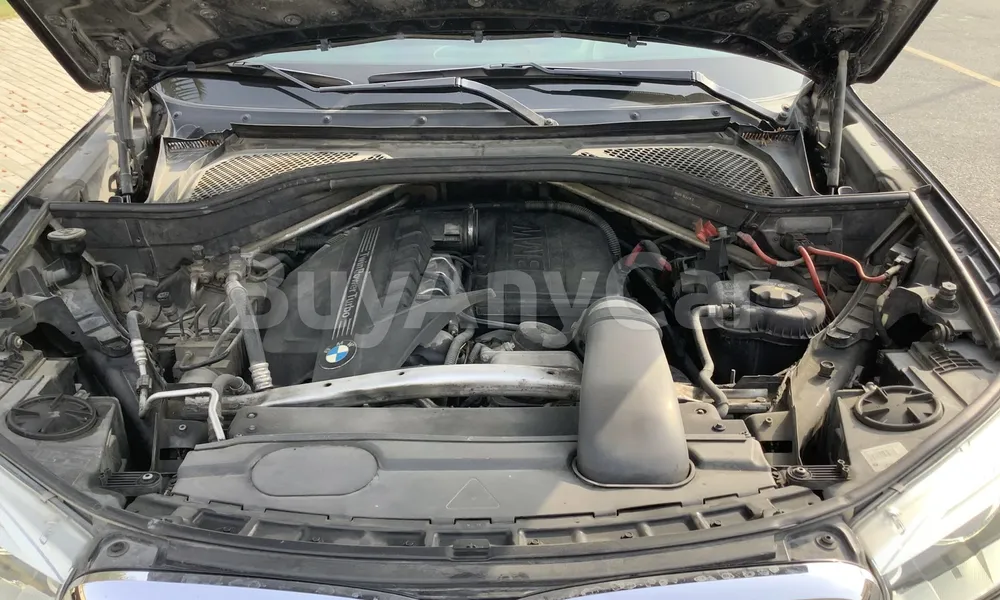 Vehicle photo 6