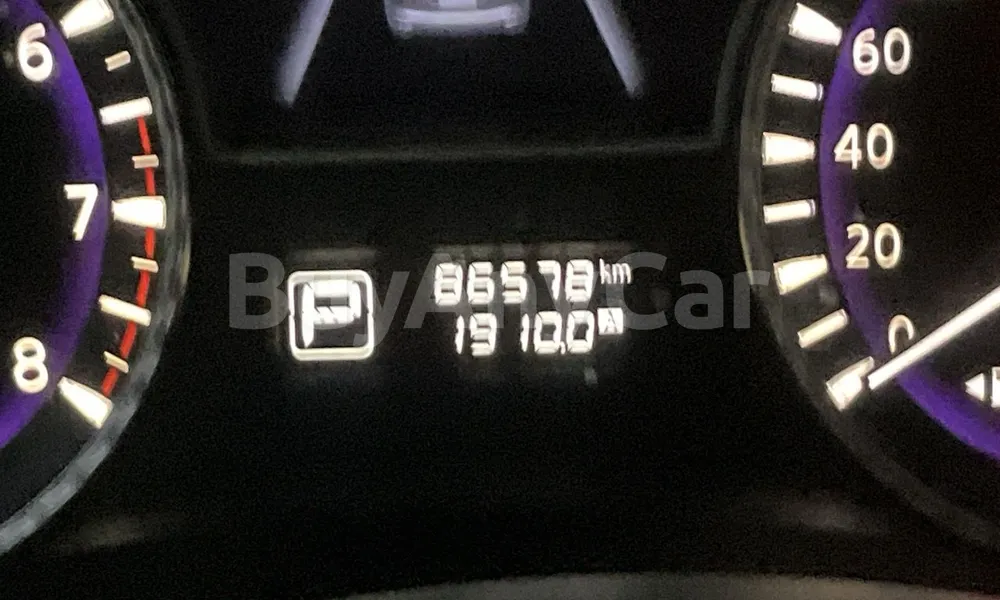 Vehicle photo 9