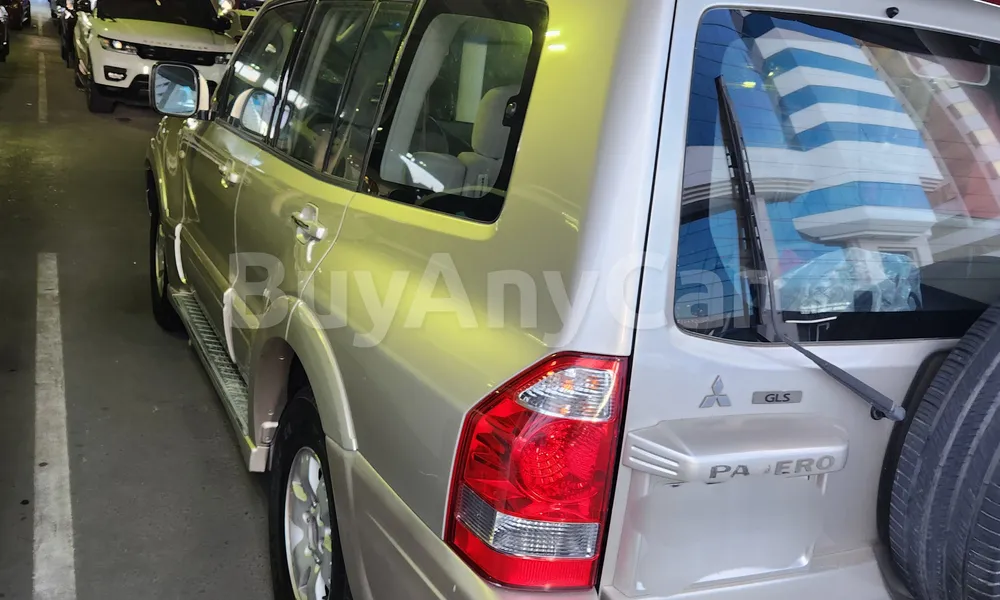 Vehicle photo 3