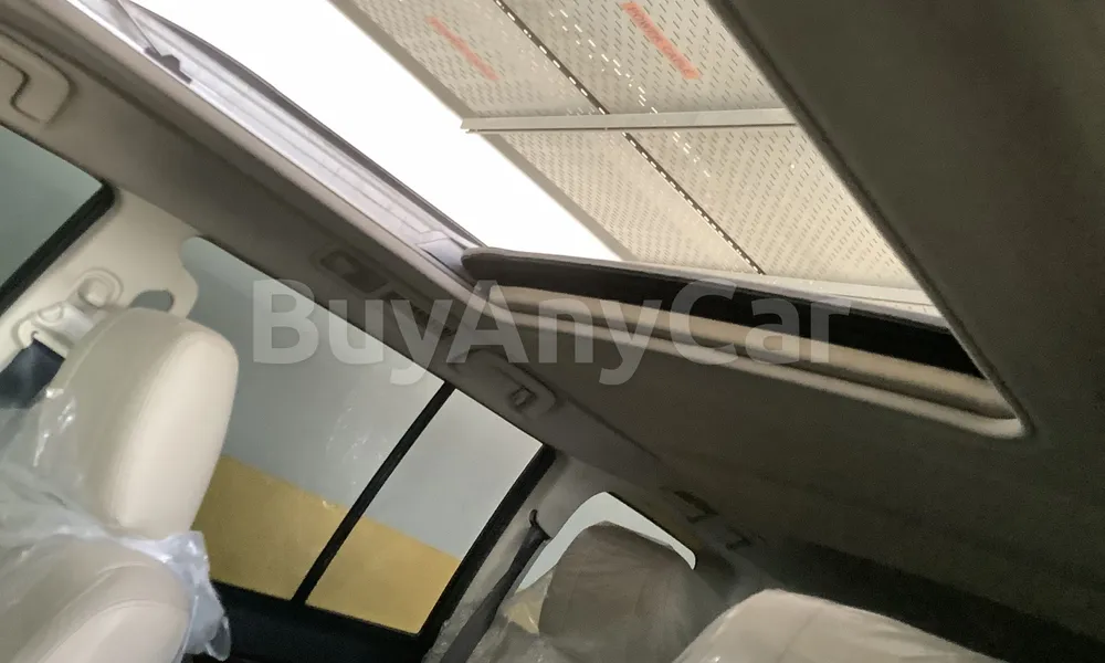 Vehicle photo 9