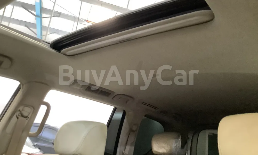 Vehicle photo 9