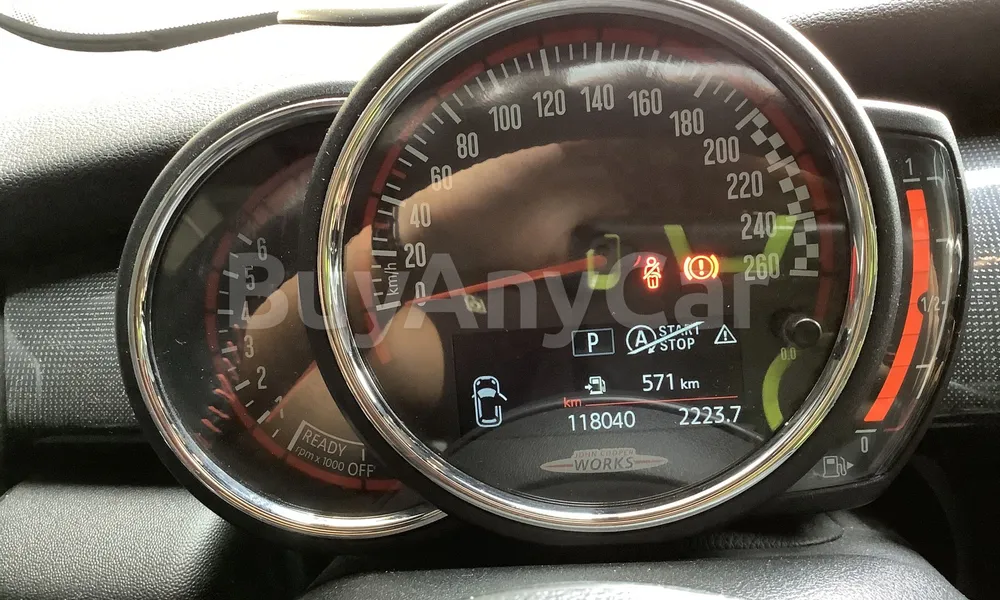 Vehicle photo 6