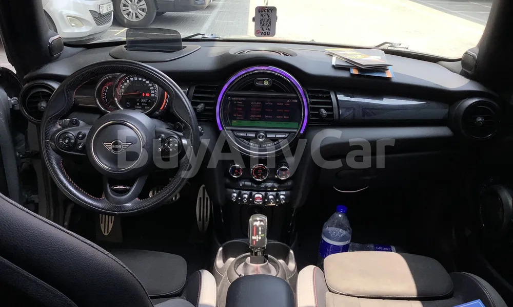 Vehicle photo 9
