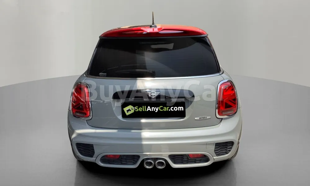 Vehicle photo 2