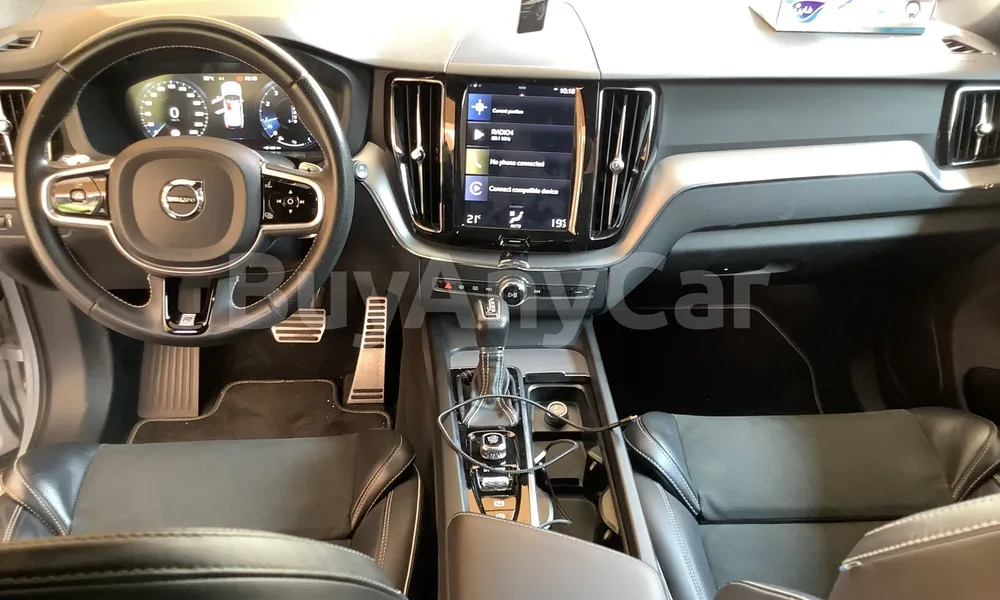 Vehicle photo 9