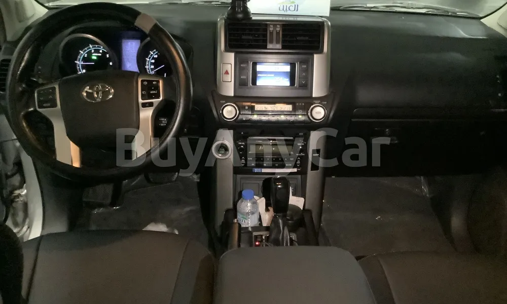 Vehicle photo 9