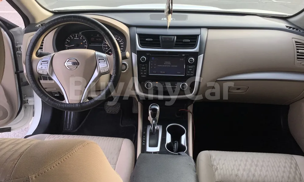 Vehicle photo 9