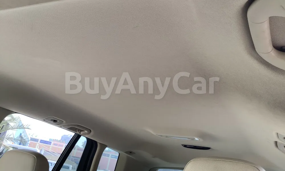 Vehicle photo 9