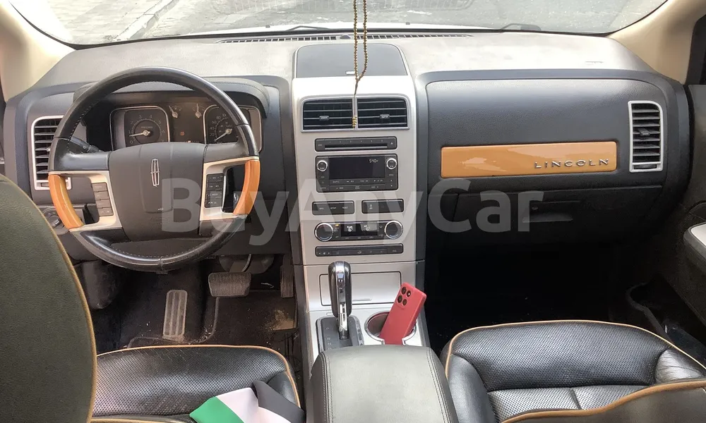 Vehicle photo 9