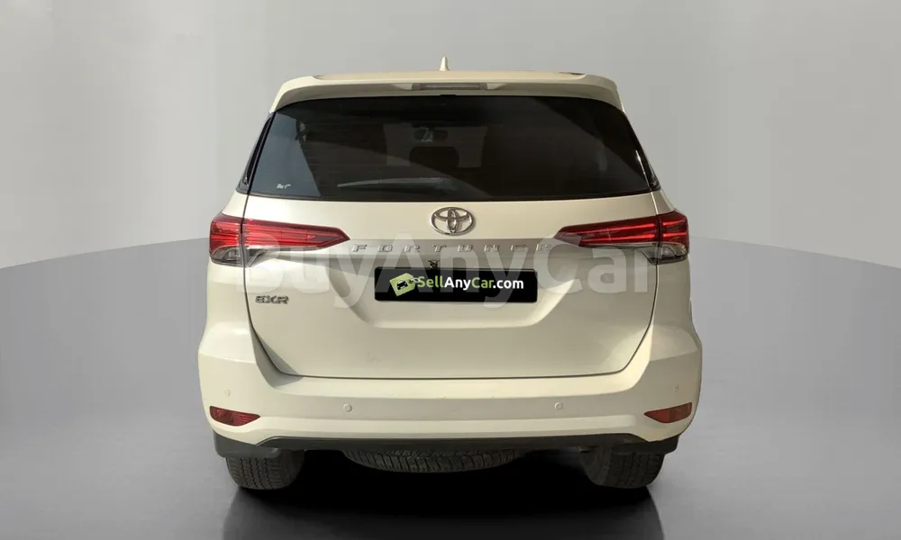 Vehicle photo 2