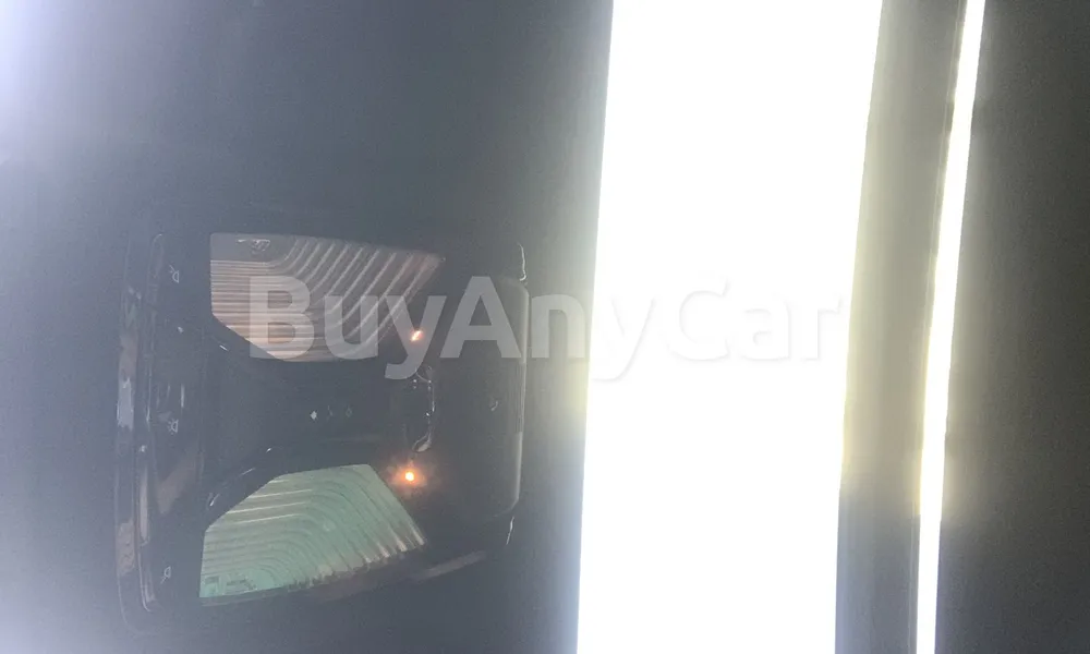 Vehicle photo 8