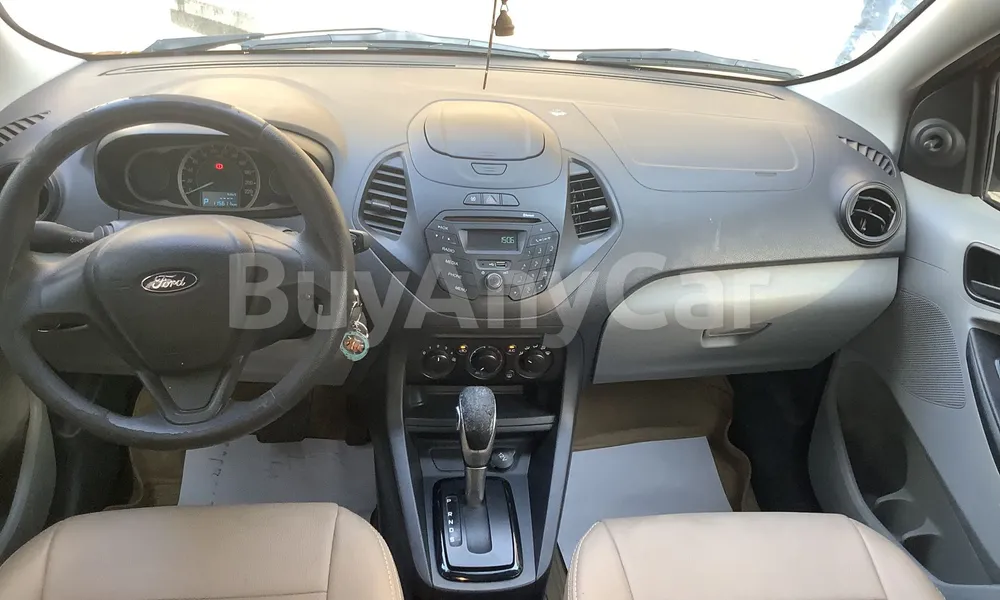 Vehicle photo 8