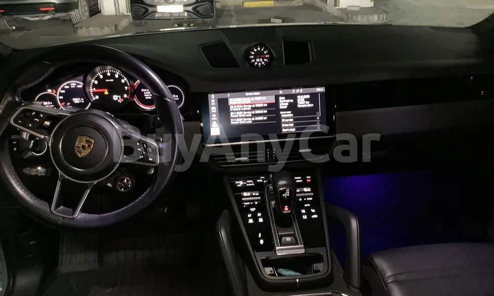 Vehicle photo 8