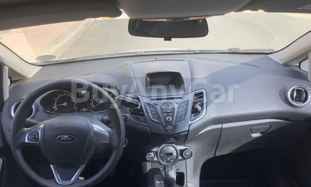 Vehicle photo 9
