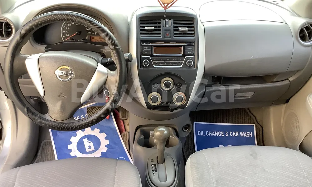 Vehicle photo 8
