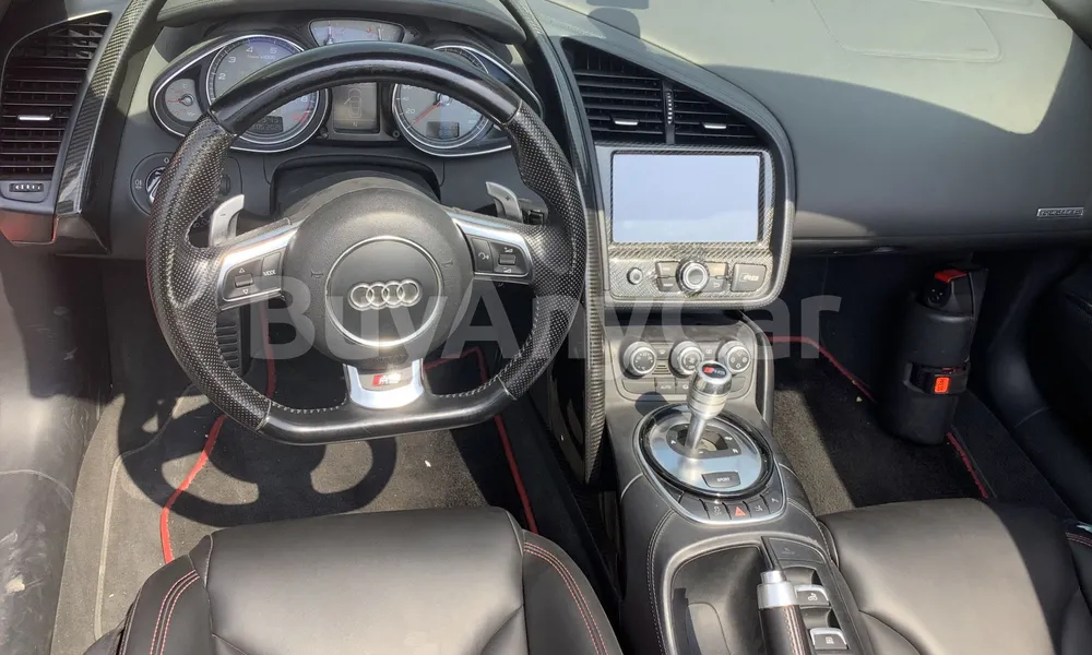 Vehicle photo 9
