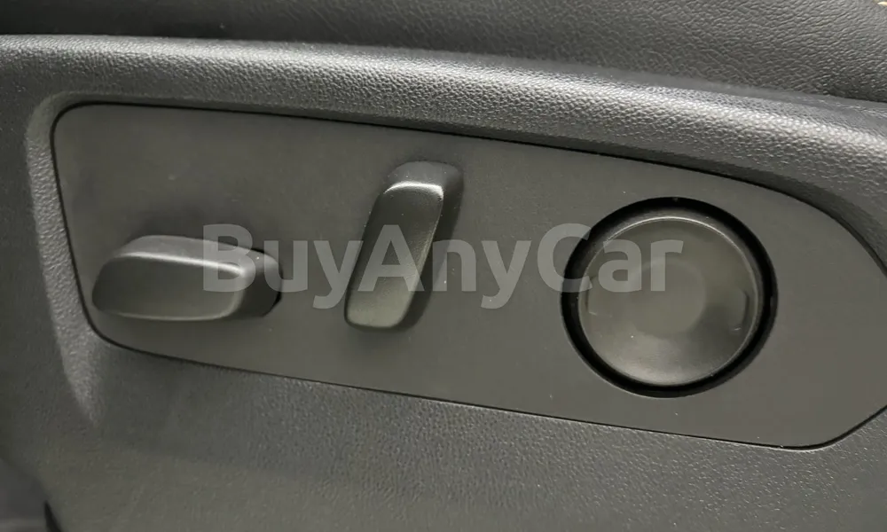 Vehicle photo 10