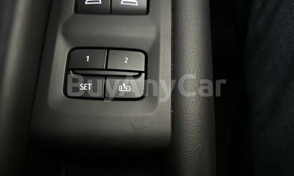 Vehicle photo 11