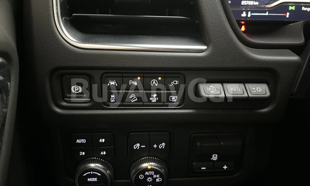 Vehicle photo 13