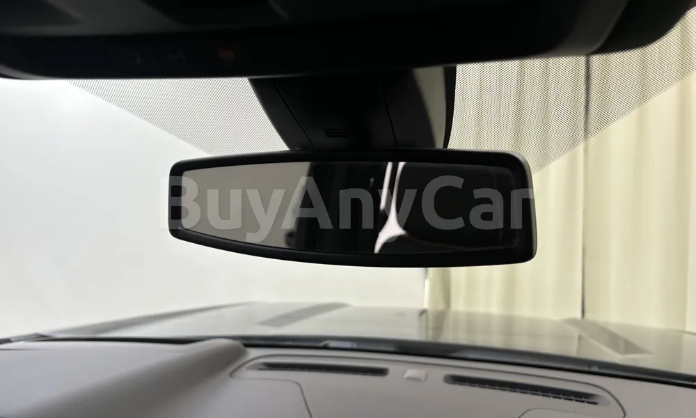 Vehicle photo 12