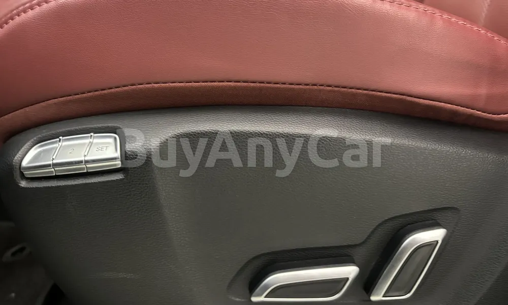 Vehicle photo 14