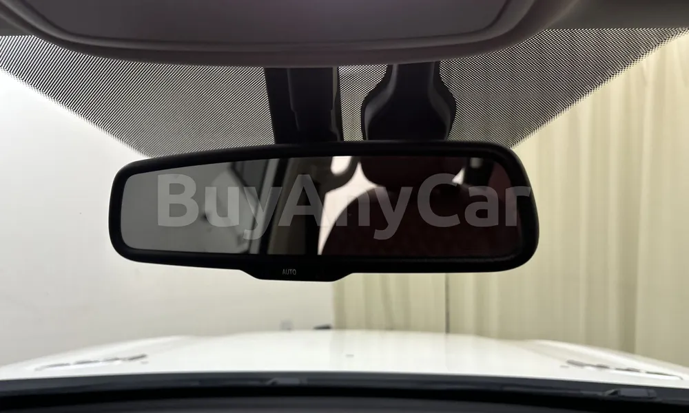 Vehicle photo 12