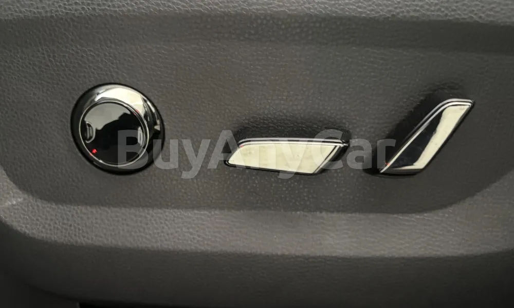 Vehicle photo 14