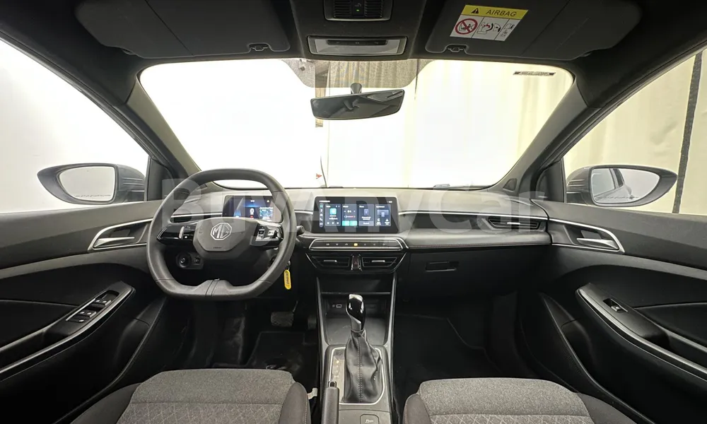 Vehicle photo 8