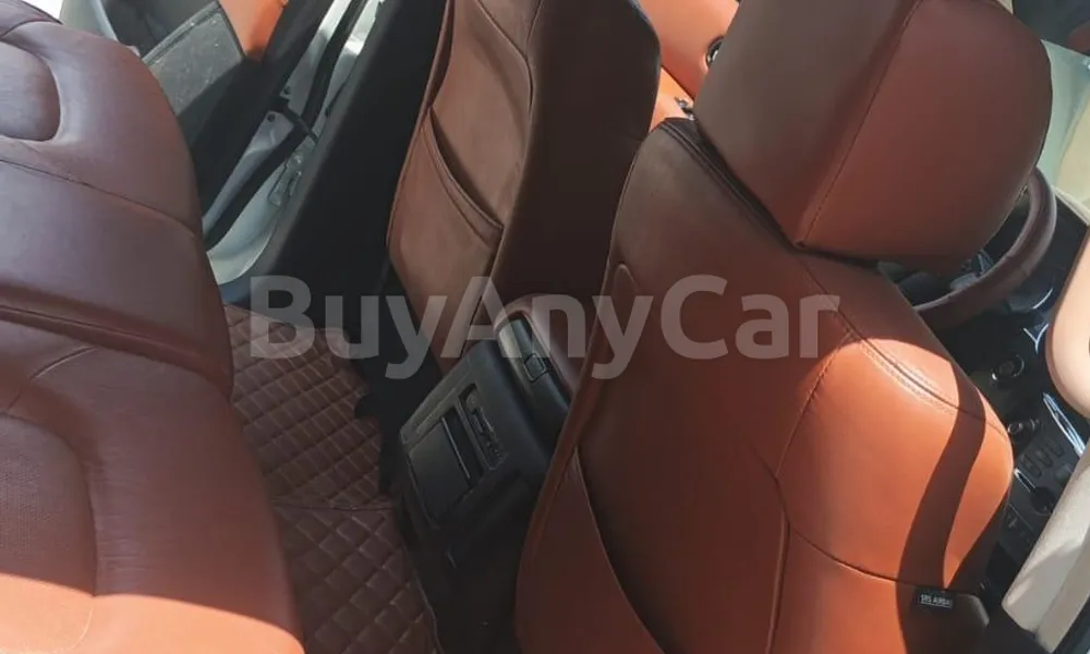 Vehicle photo 6