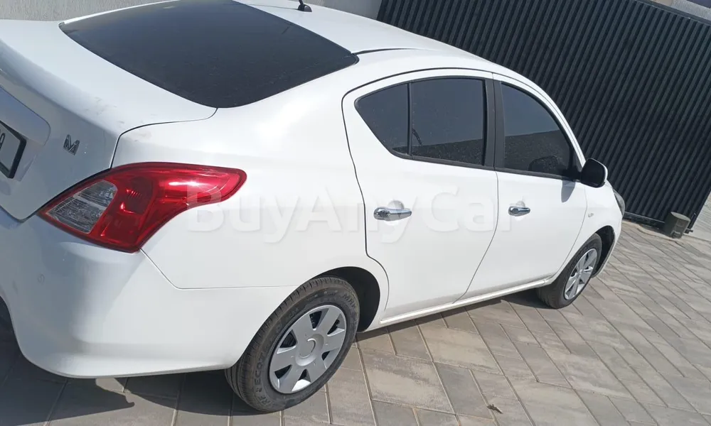 Vehicle photo 7