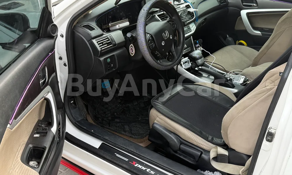 Vehicle photo 3