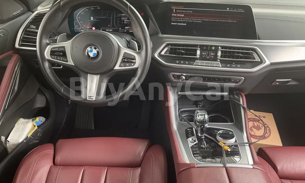 Vehicle photo 8