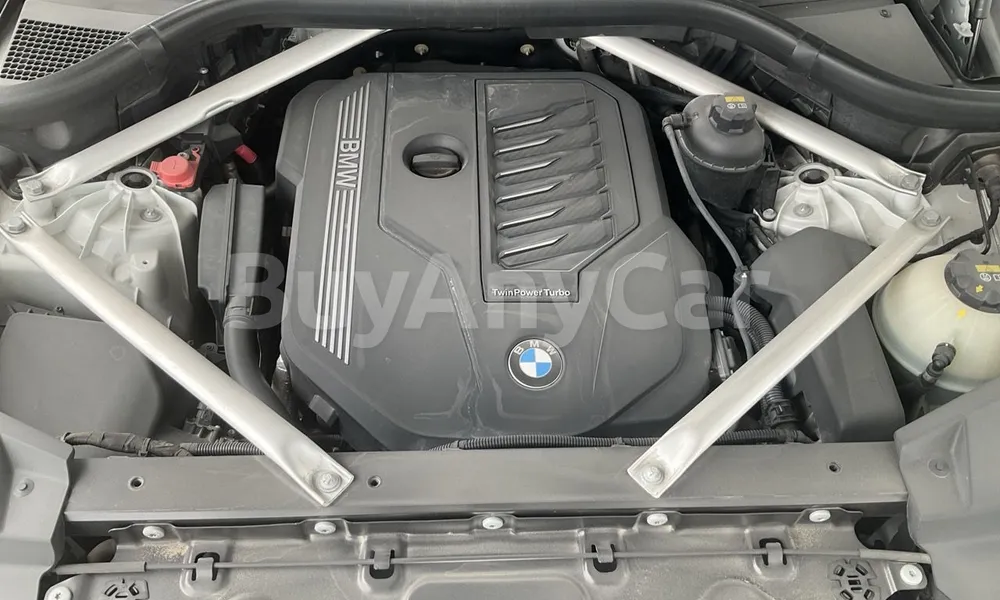 Vehicle photo 6