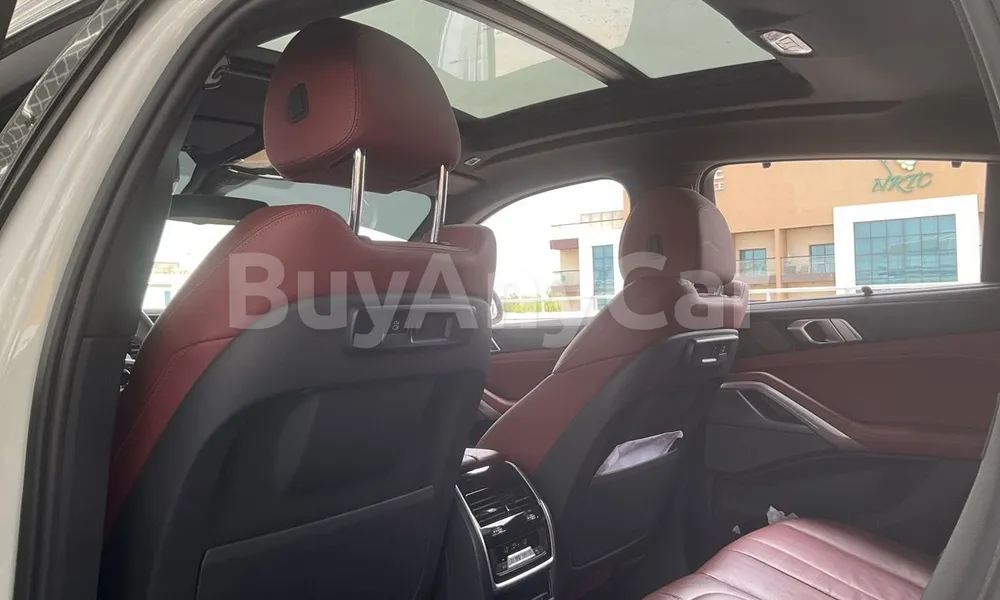 Vehicle photo 9