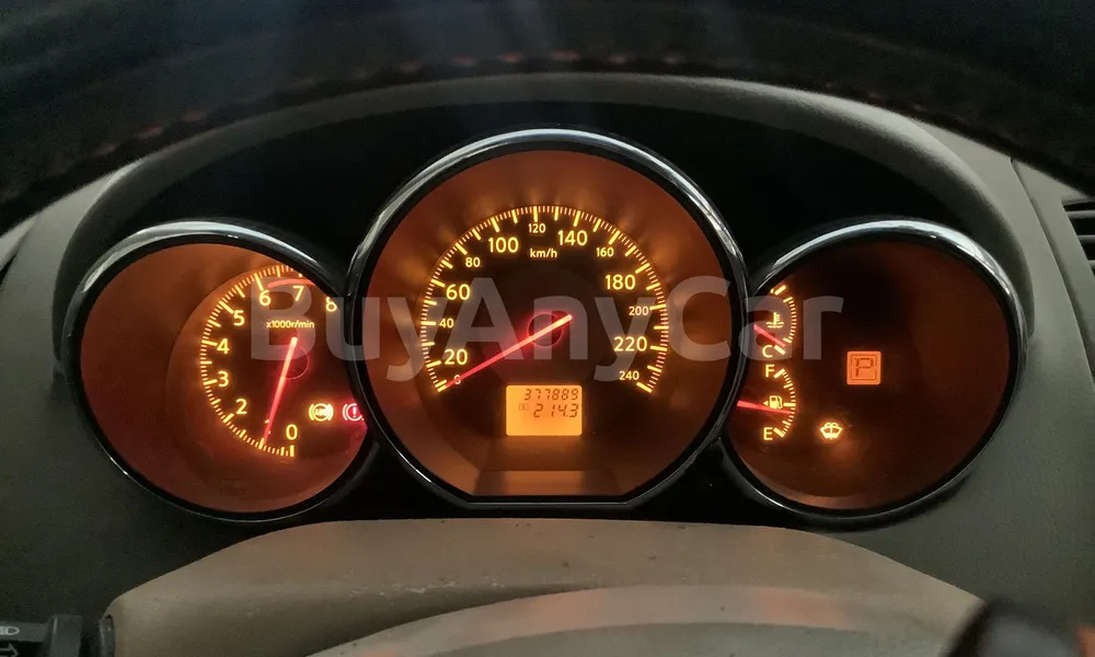 Vehicle photo 9