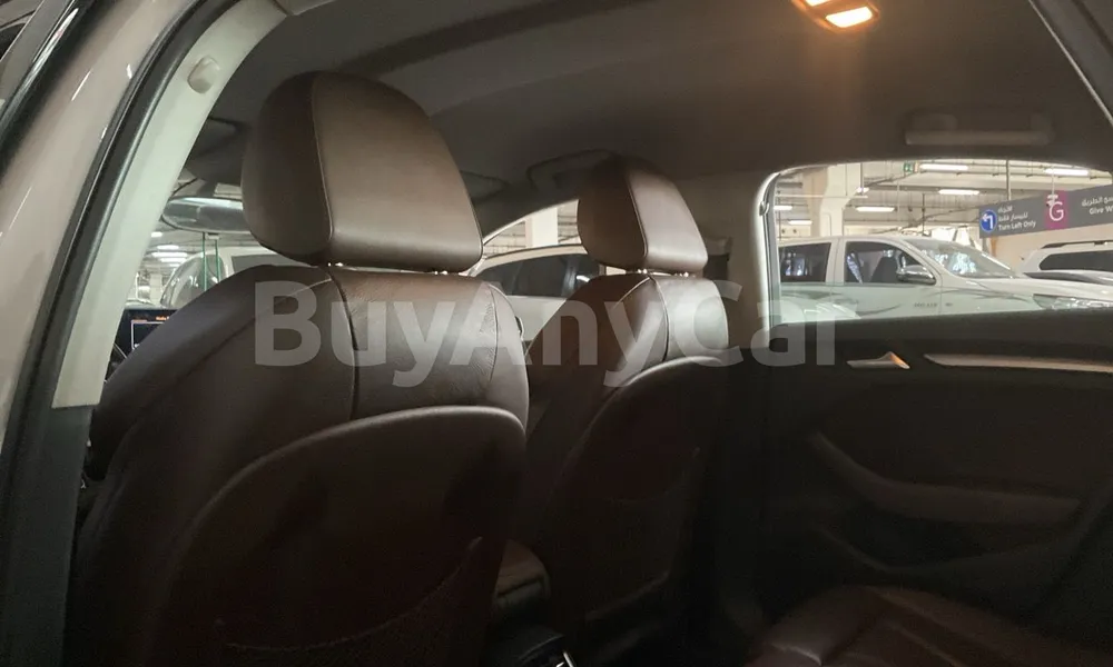 Vehicle photo 12