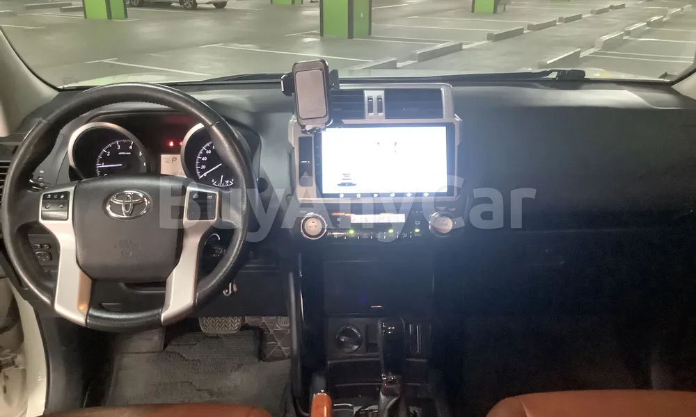 Vehicle photo 8