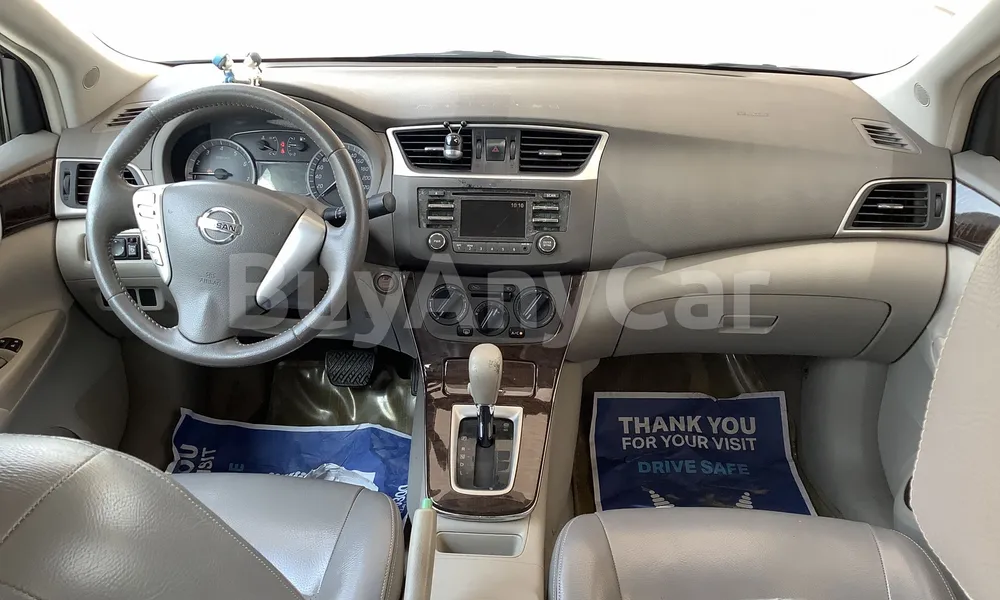Vehicle photo 7