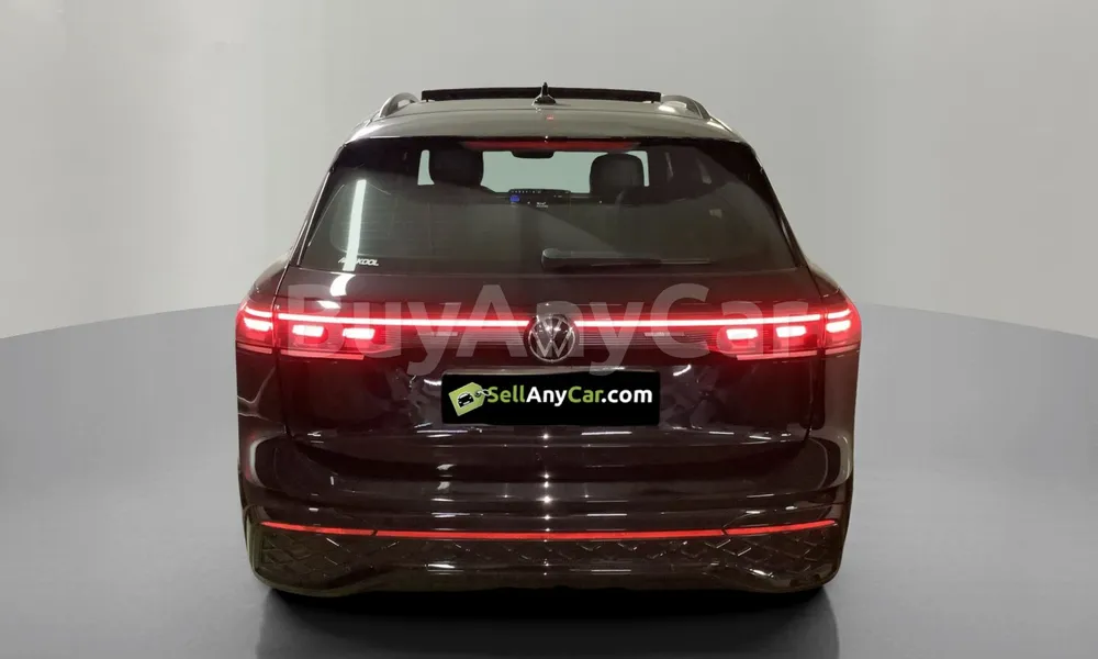 Vehicle photo 2