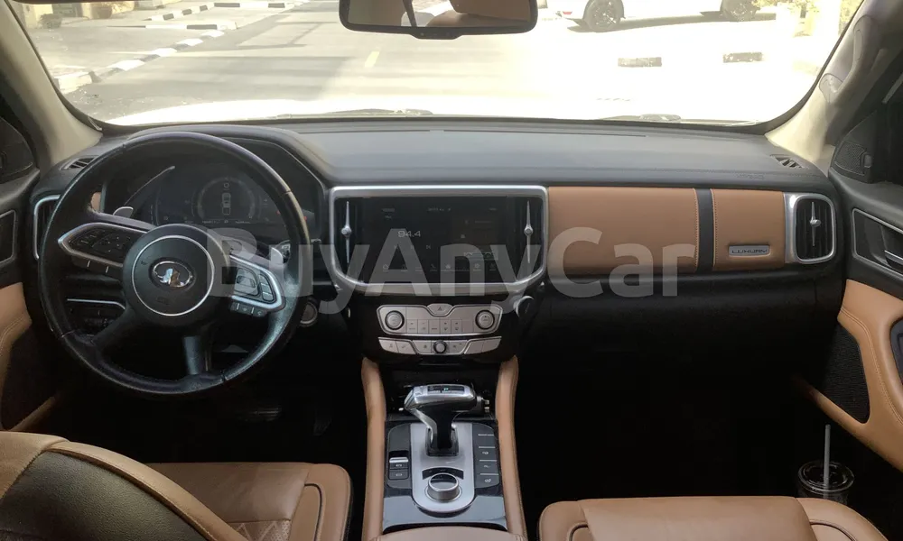 Vehicle photo 8