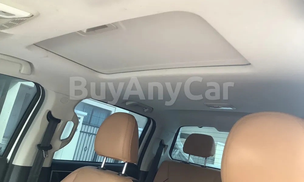 Vehicle photo 9
